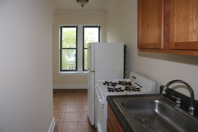 Building Photo - 4619 N Paulina St