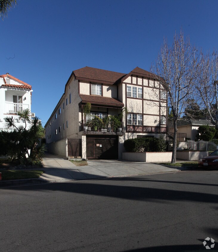 Foto del edificio - 4407 Ambrose Ave