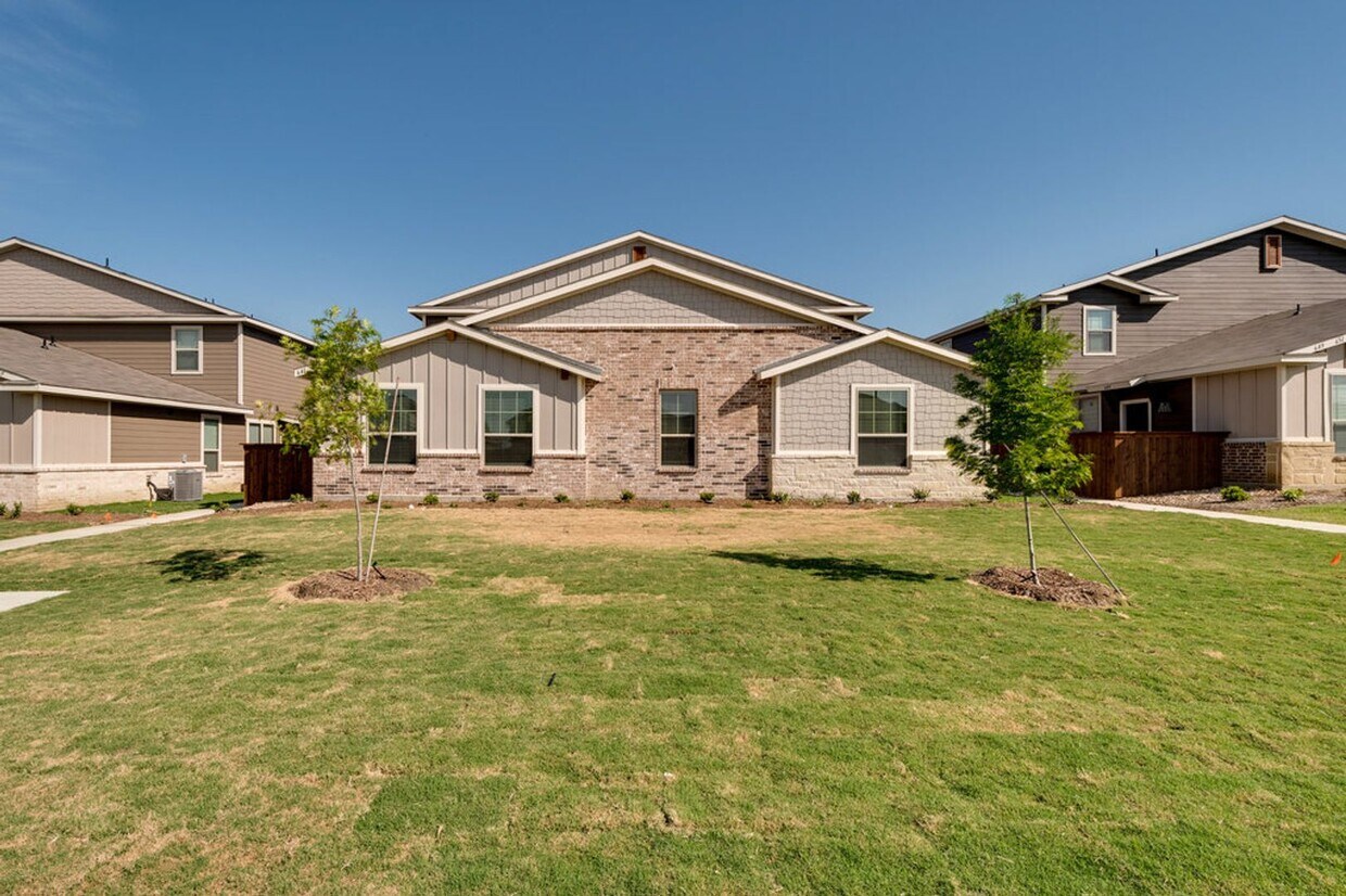 Foto principal - GORGEOUS 3 BEDROOM FOUR PLEX LOCATED IN MI...