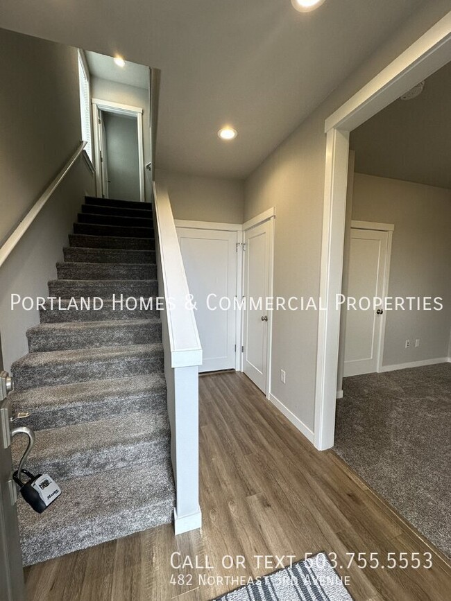 Building Photo - Beautiful 3-Story, Townhouse in Canby