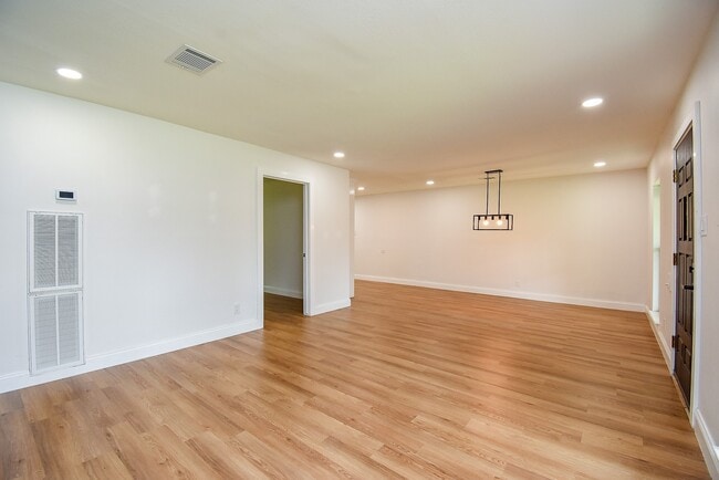 Foto del edificio - 5019 Stillbrooke Dr