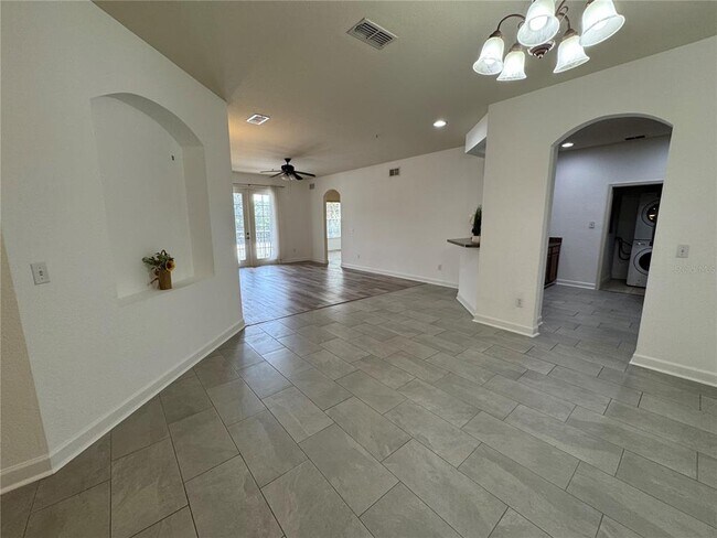 Building Photo - 3000 Laurel Park Ln