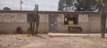 Building Photo - 1334 S Rosemont Ave