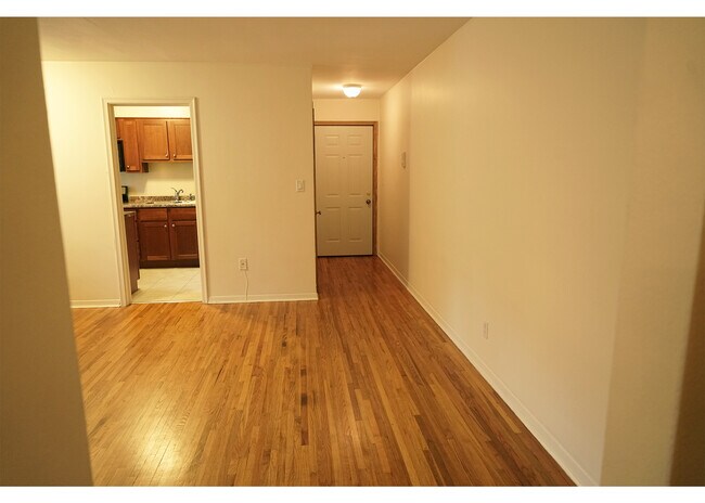 Building Photo - The Laurel Flats