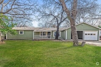 Building Photo - 112 Bluebonnet Dr