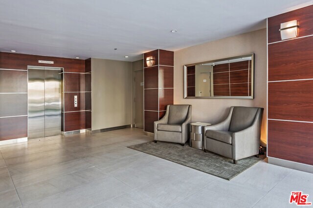 Foto del edificio - 1617 S Beverly Glen Blvd