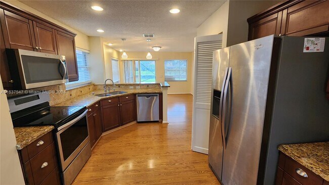 Foto del edificio - 2825 Oak Park Cir