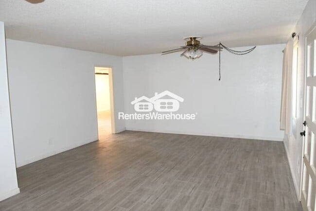 Building Photo - Updated 3 Br 2 Ba Home Near I-17 and Glendale Ave in Phoenix