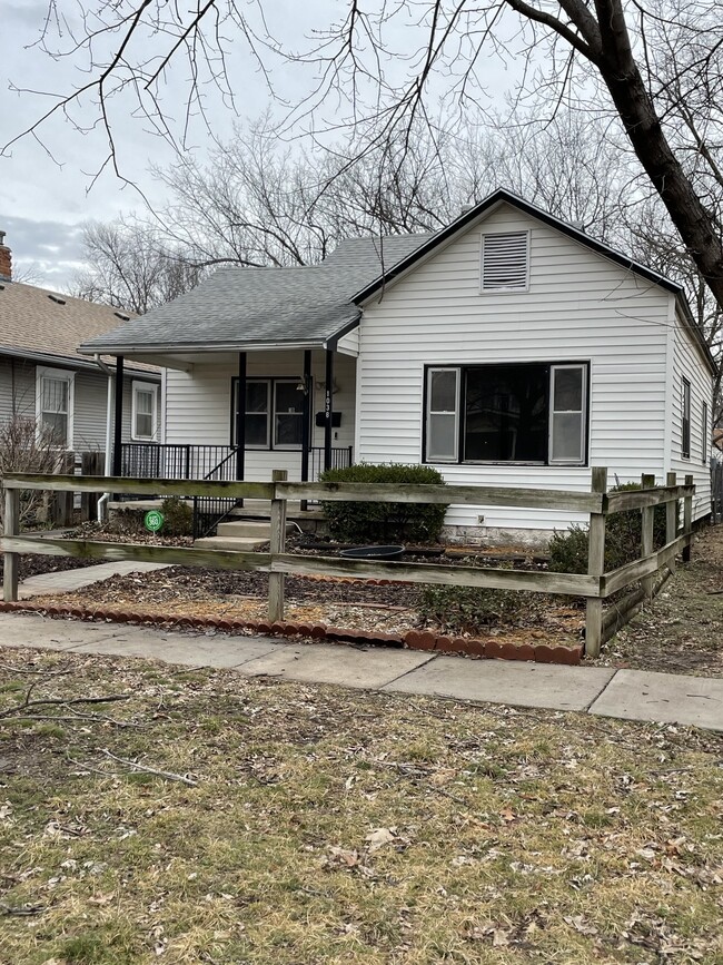 Building Photo - 1038 N Lewellen St