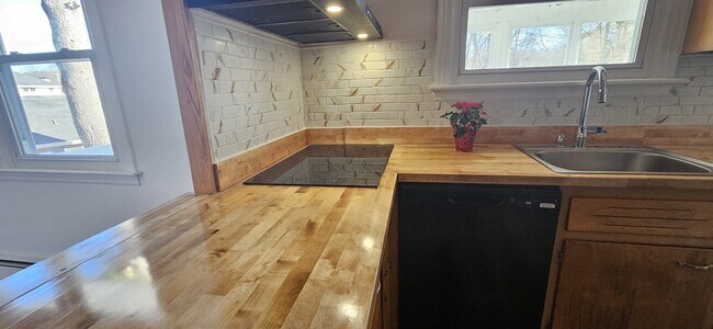 Building Photo - 119 Brooklawn Cir