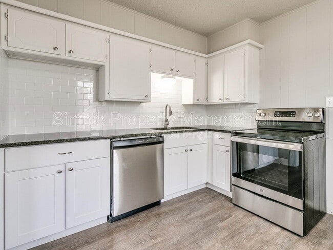 Foto del edificio - 4007 N Rockwell Ave