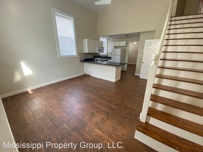 Building Photo - 2 br, 2 bath House - 2323A University Avenue