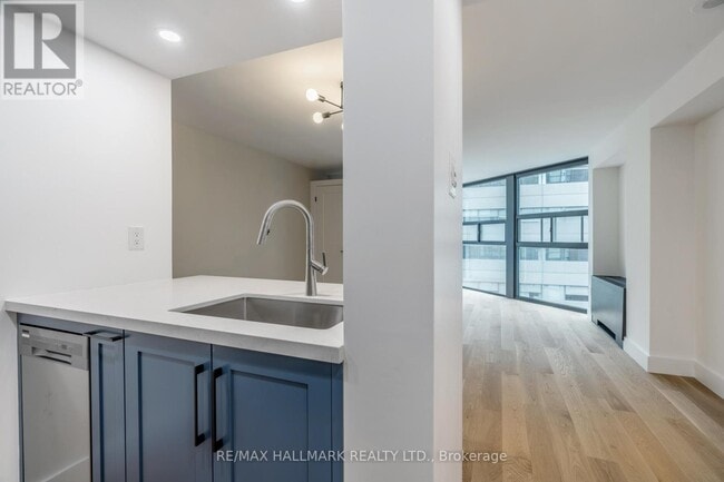 Photo du bâtiment - 705 King St W