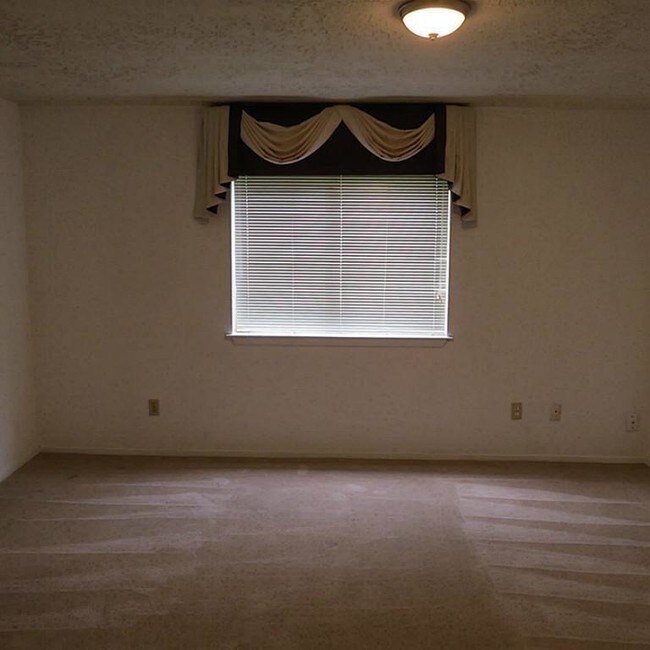 Foto del edificio - 15630 Rose Ridge Ct