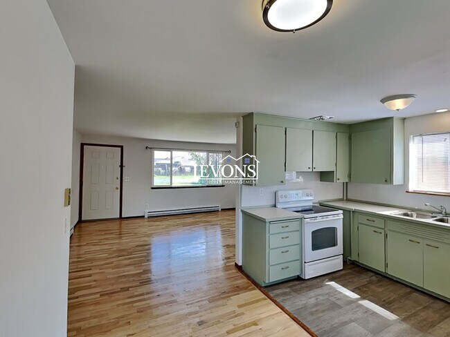Foto del edificio - $250 Off First Month's Rent! Easy access to Nob Hill Blvd, 16th Ave, and Summitview Ave for commu...
