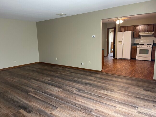 Building Photo - 2605 Harvest Dr