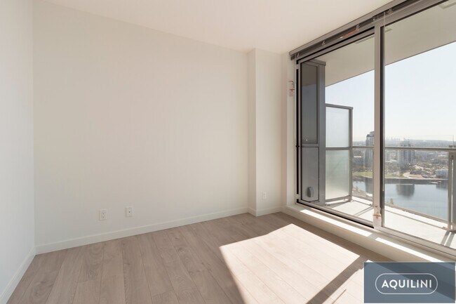 Building Photo - Centre South - 1505