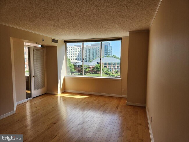 Foto del edificio - 5809 Nicholson Ln