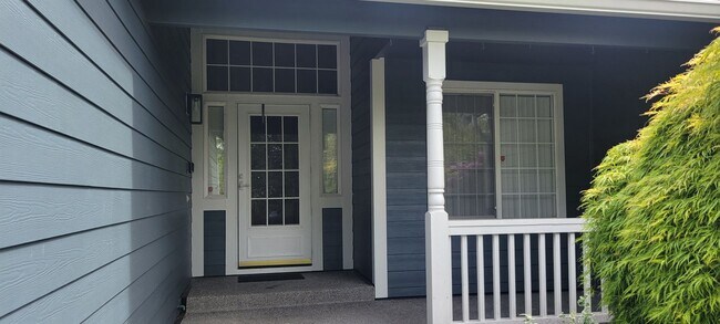 Building Photo - APPROVED APPLICANTS: AUBURN - BEAUTIFUL LA...