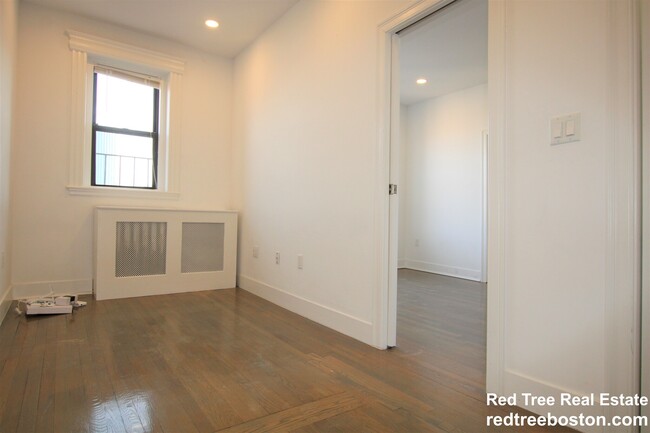 Photo - 11 Queensberry St Apartment