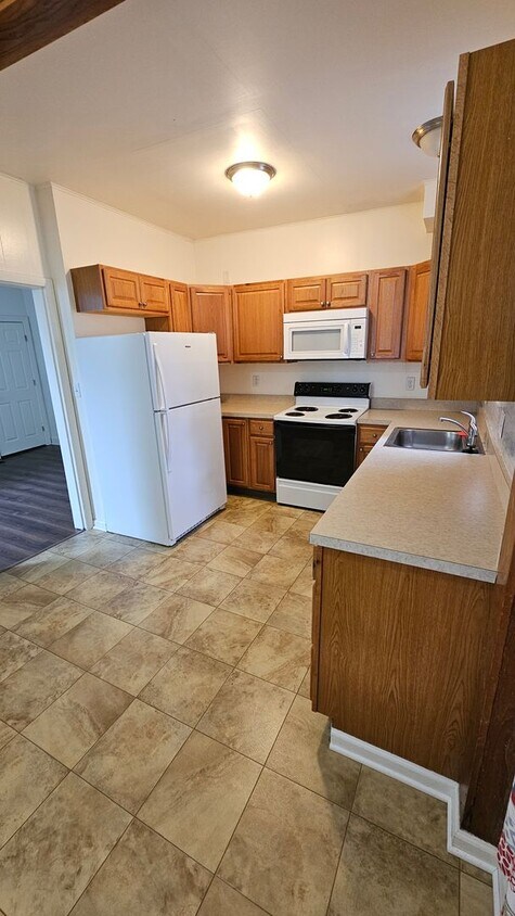 Primary Photo - 3 Bedroom Duplex!