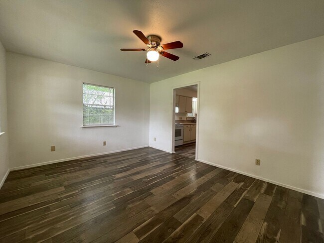 Foto del edificio - COMING SOON - 2 Bedroom 1 Bath Home in Lak...