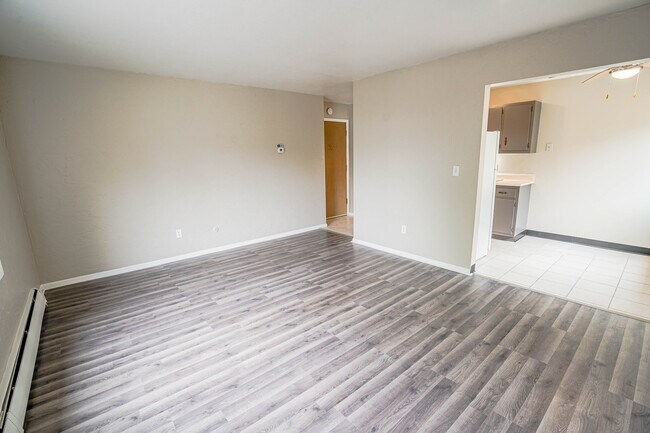 Building Photo - 869 Sherburne Ave