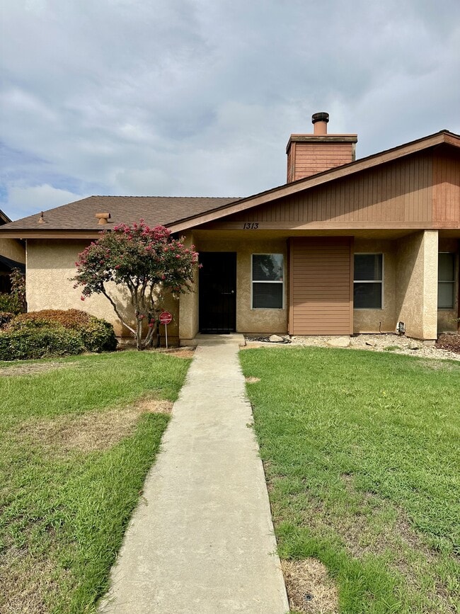 Foto del edificio - 1313 E Millard Way