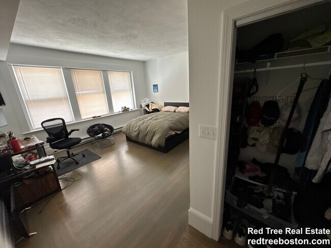 Foto del edificio - 1408 Beacon St