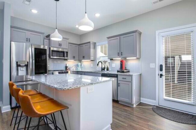 Kitchen with Granite Counters - 720 Shaker Dr