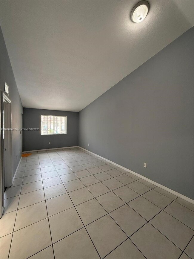 Photo - 2921 SE 13th Rd Apartment