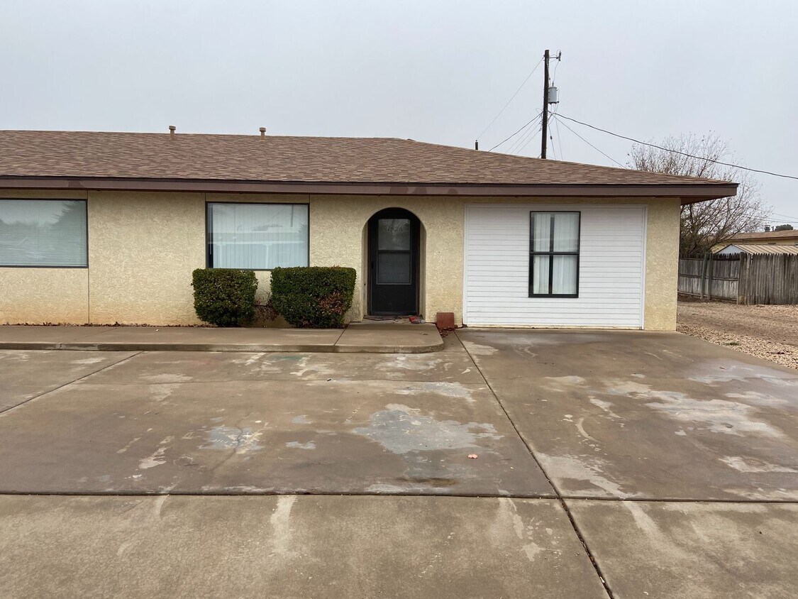 Primary Photo - 1528 S Avenue H