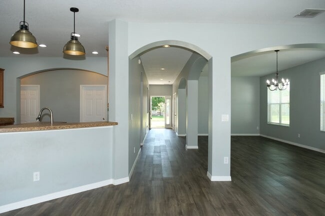 Building Photo - St. Cloud Single Story Home