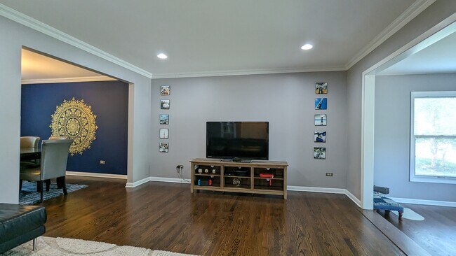 Building Photo - 536 S Echo Ln