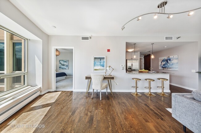 Building Photo - 57 E Delaware Pl