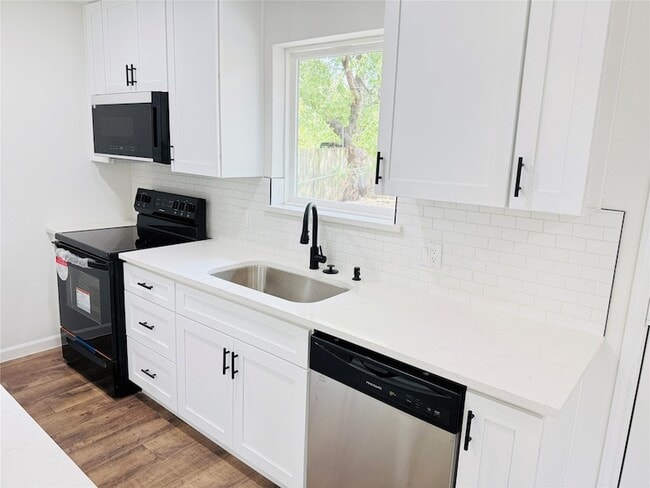 Building Photo - 740 Bimebella Ln