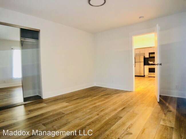 Building Photo - 651 Angelus Pl