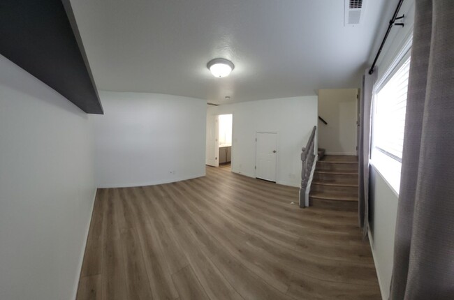 Foto del edificio - 3 bed, 1.5 bath townhome on Vallinda