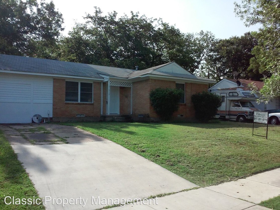 Primary Photo - 417 Meadowbrook Dr