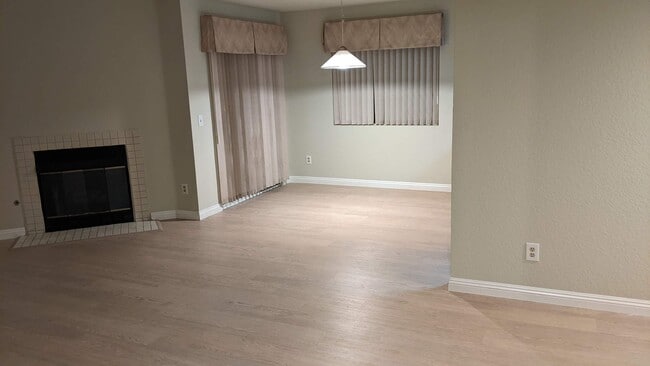 Living room fire place - 11321 Avenida de los Lobos