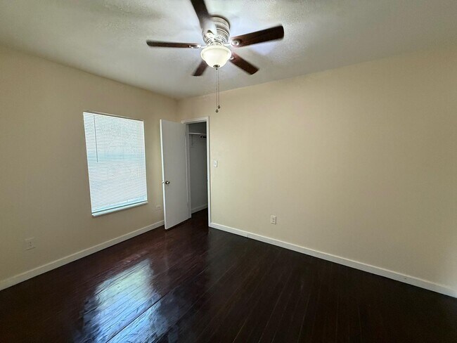 Foto del edificio - 2202 Burnett Ave