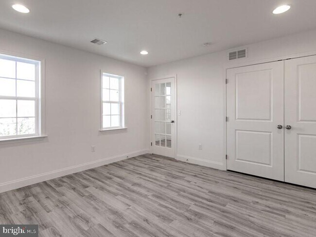 Foto del edificio - 3243 Mateer Ln