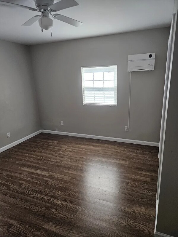 Building Photo - 109 60th St