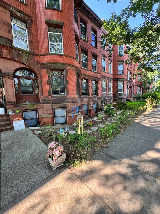 Primary Photo - 1901 Beacon St