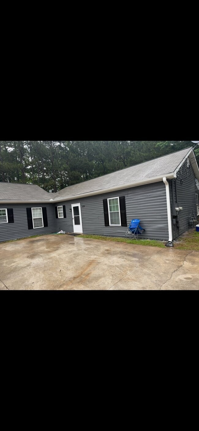 Building Photo - 6100 Green Leaf Ct SW