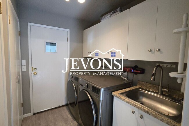 Building Photo - Spacious 3BR/2BA Home in Yakima – 1,568 Sq Ft
