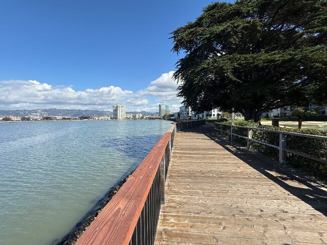 Foto del edificio - 4 Admiral Dr