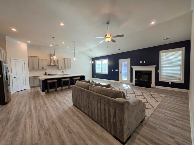 Building Photo - 3360 Rustic Dr