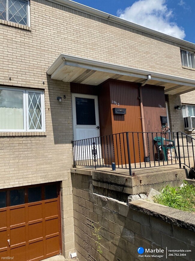 Building Photo - 2 br, 1 bath Townhome - 1913 New York Ave