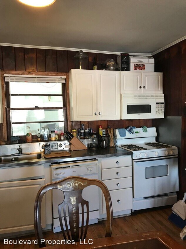 Building Photo - 2 br, 1 bath House - 390 Pound Street
